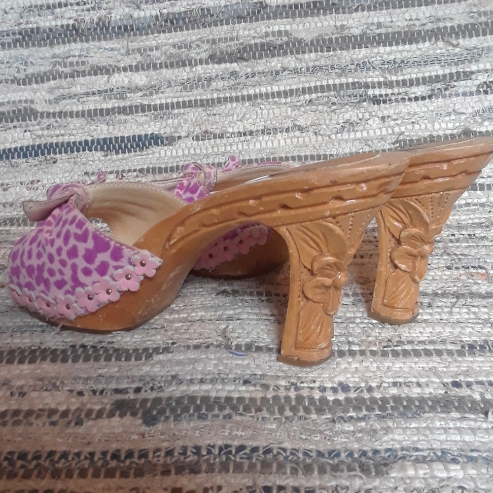 Betsey Johnson Pink Leopard Print Wood Carved Heel Mules Tiki Pinup - Picture 2 of 7
